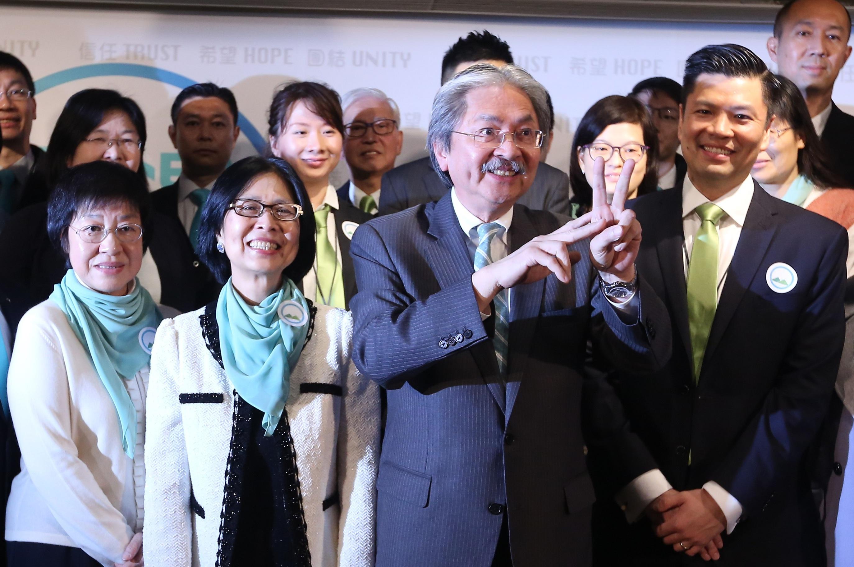 兒子 校友 舊同僚 上台撐場