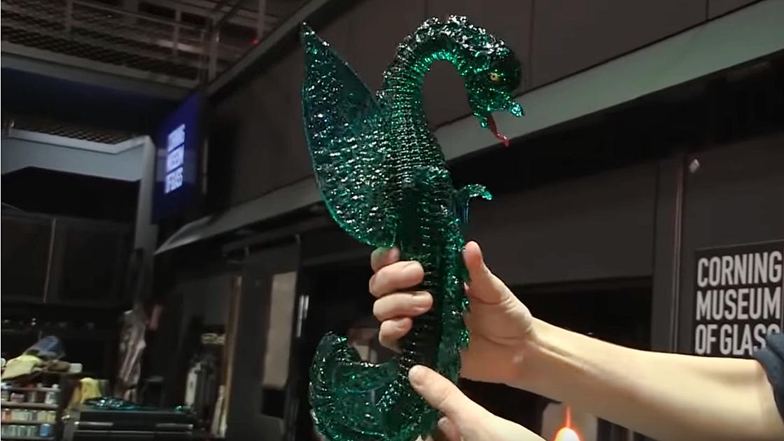 鑄造精緻「玻璃龍」 (有片)