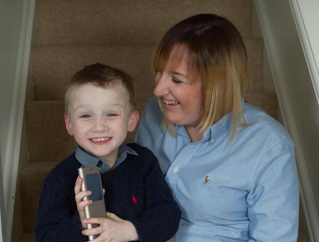 「我的小英雄」 語障4歲仔冷靜報警救媽媽