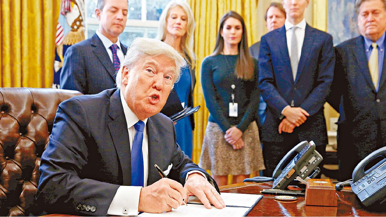 建爭議輸油管 暫禁難民入境 特朗普宣布墨邊境築圍牆