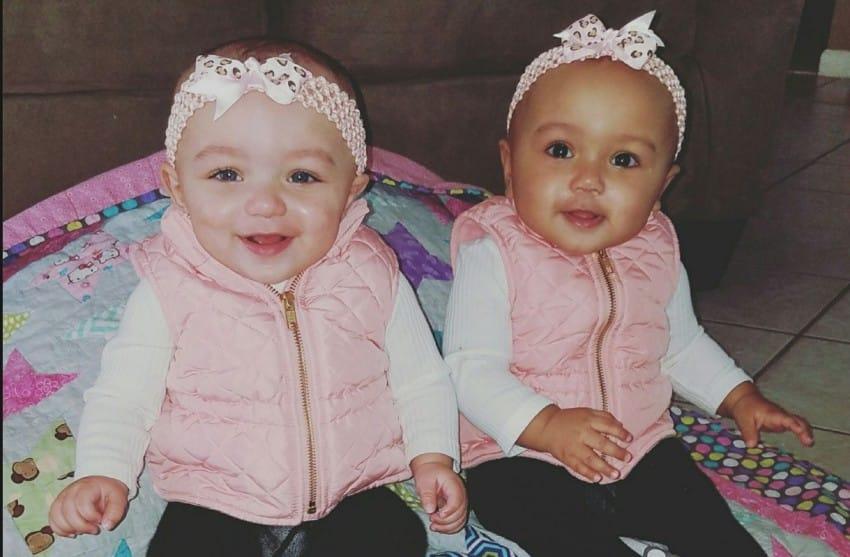 可愛孖女 罕有一黑一白