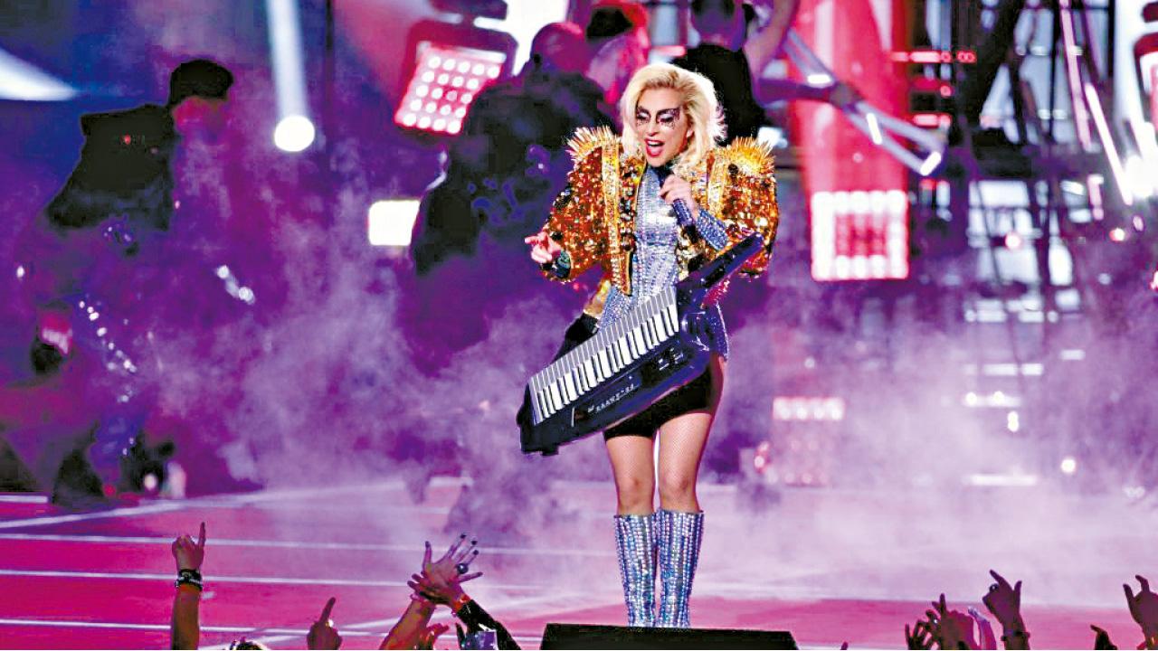 空降超級碗  Lady Gaga 閃爆全場