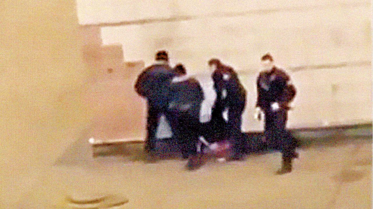 巴黎4警街角虐青年 引發示威