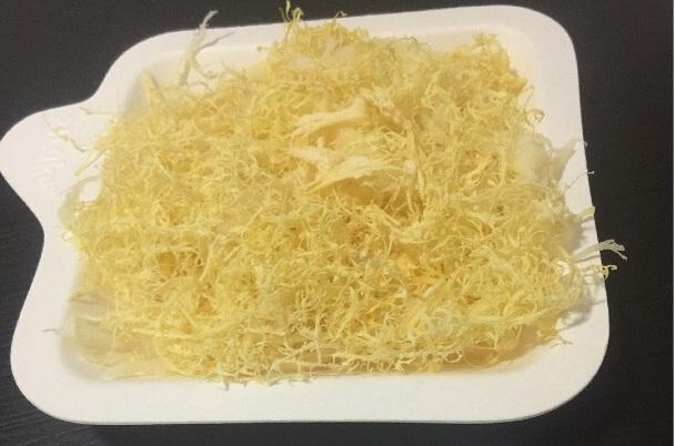 剝柑橘絲贈室友 網民：他說要通便解毒