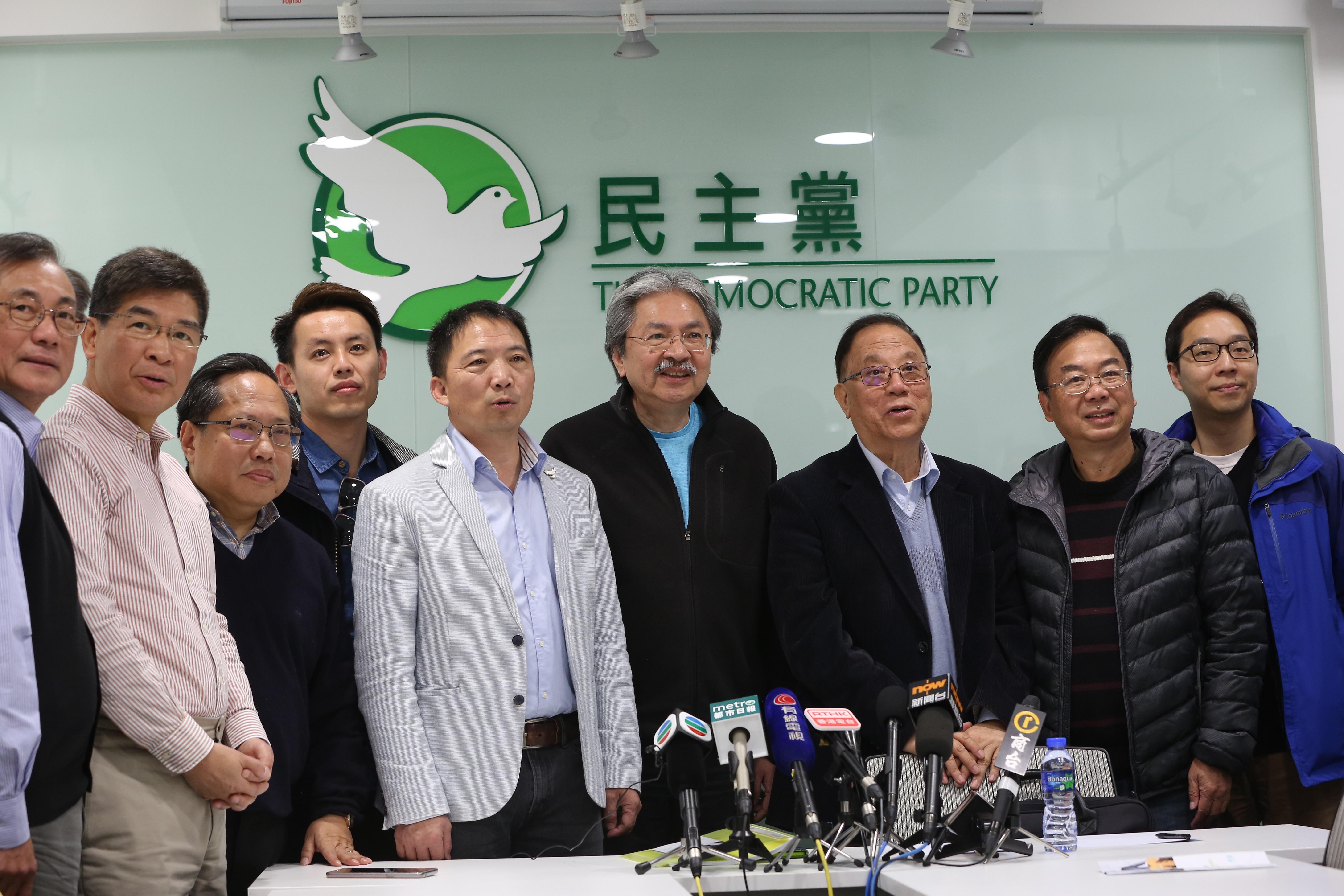 民主黨傾向支持胡曾二人