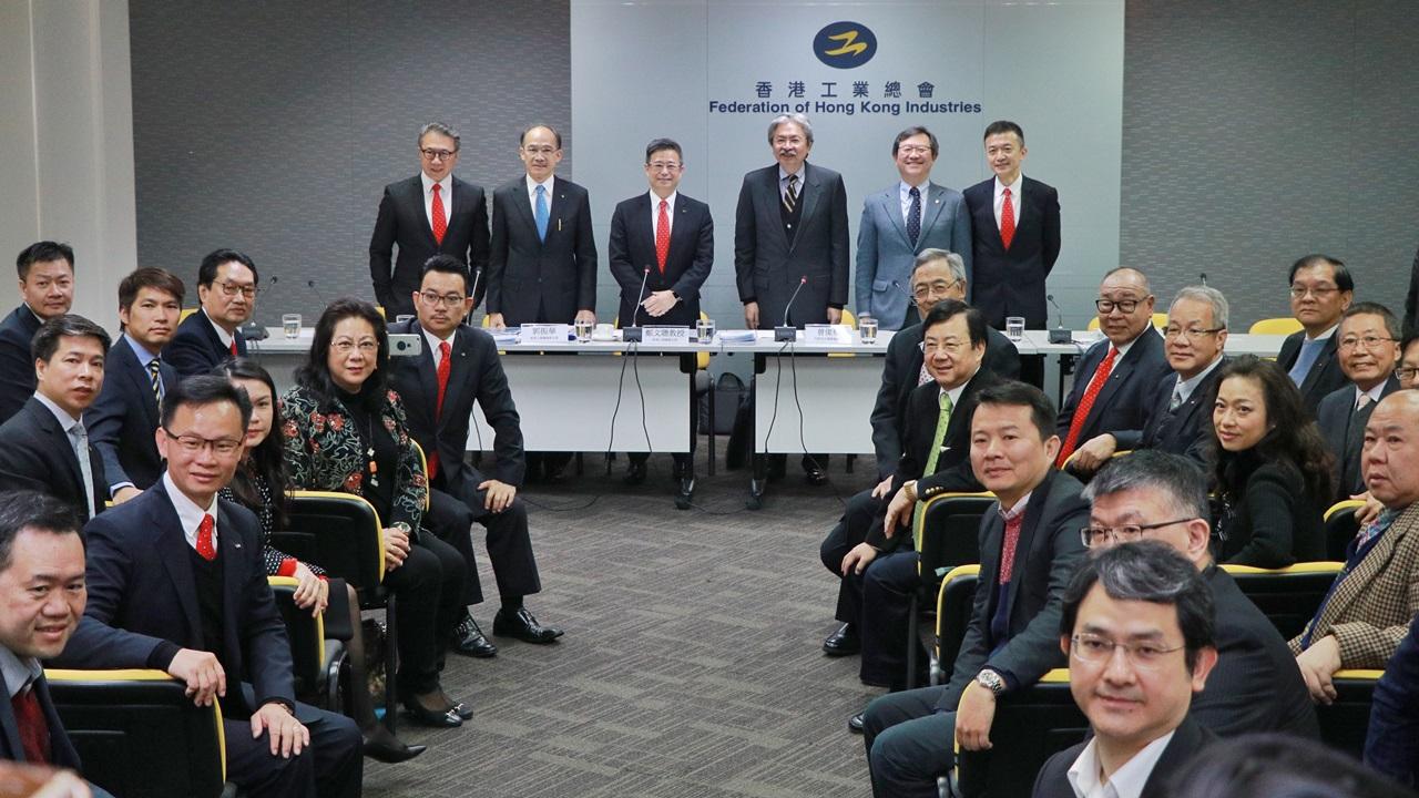 曾俊華出席工總座談會 稱不會待問題變危機才撲火邀功