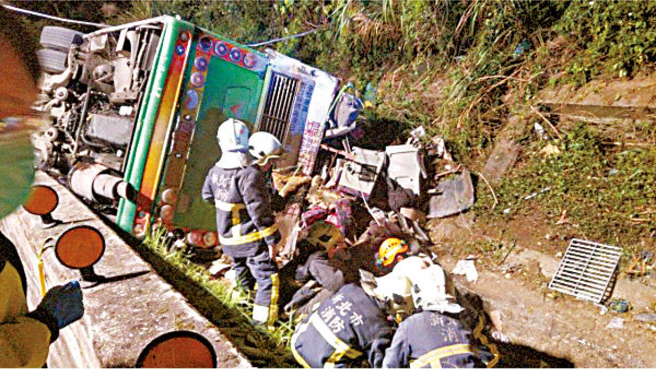 台賞櫻團回程車禍最少28死