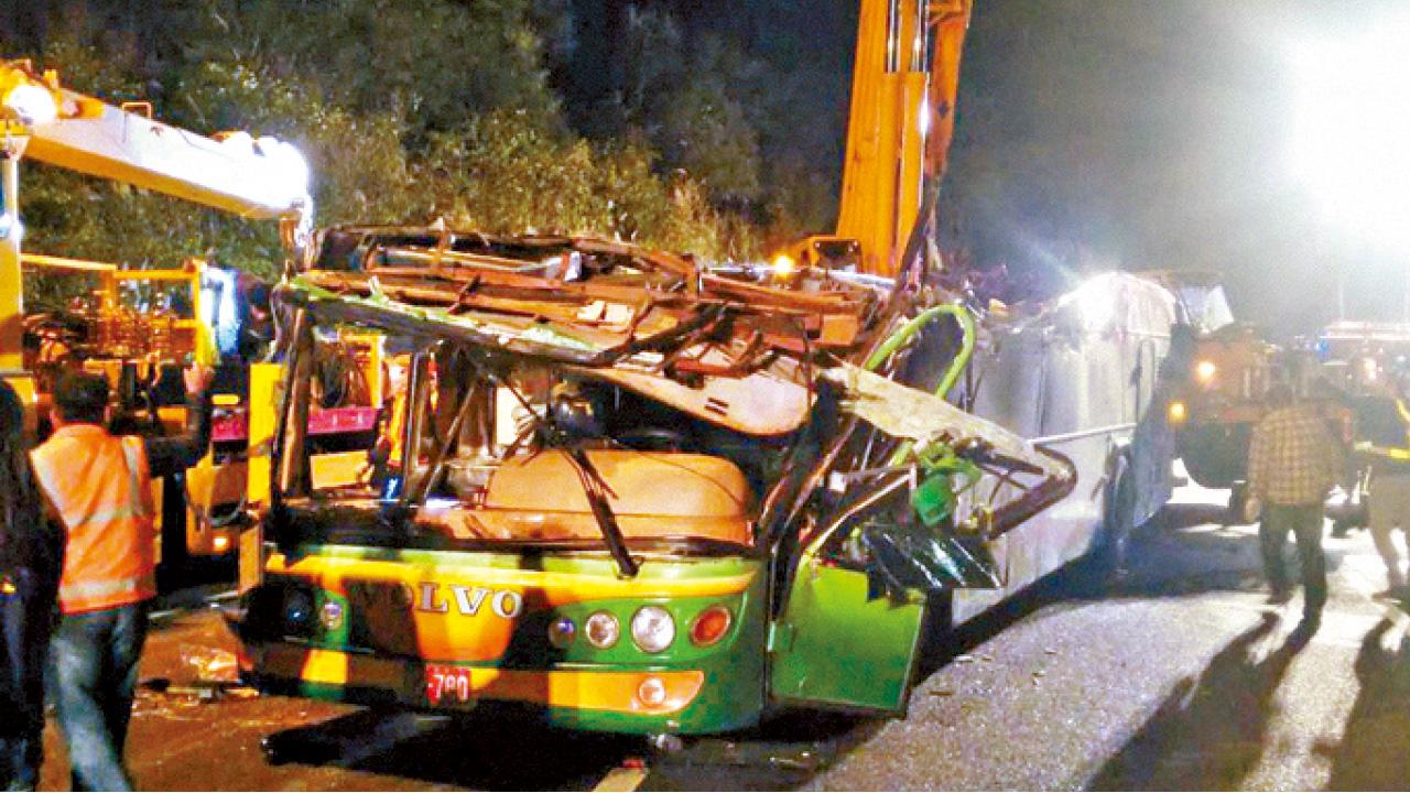 台旅巴失事釀33死  司機女兒：父連續工作16天