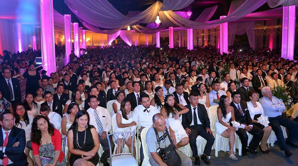 秘魯500對新人舉辦集體婚禮