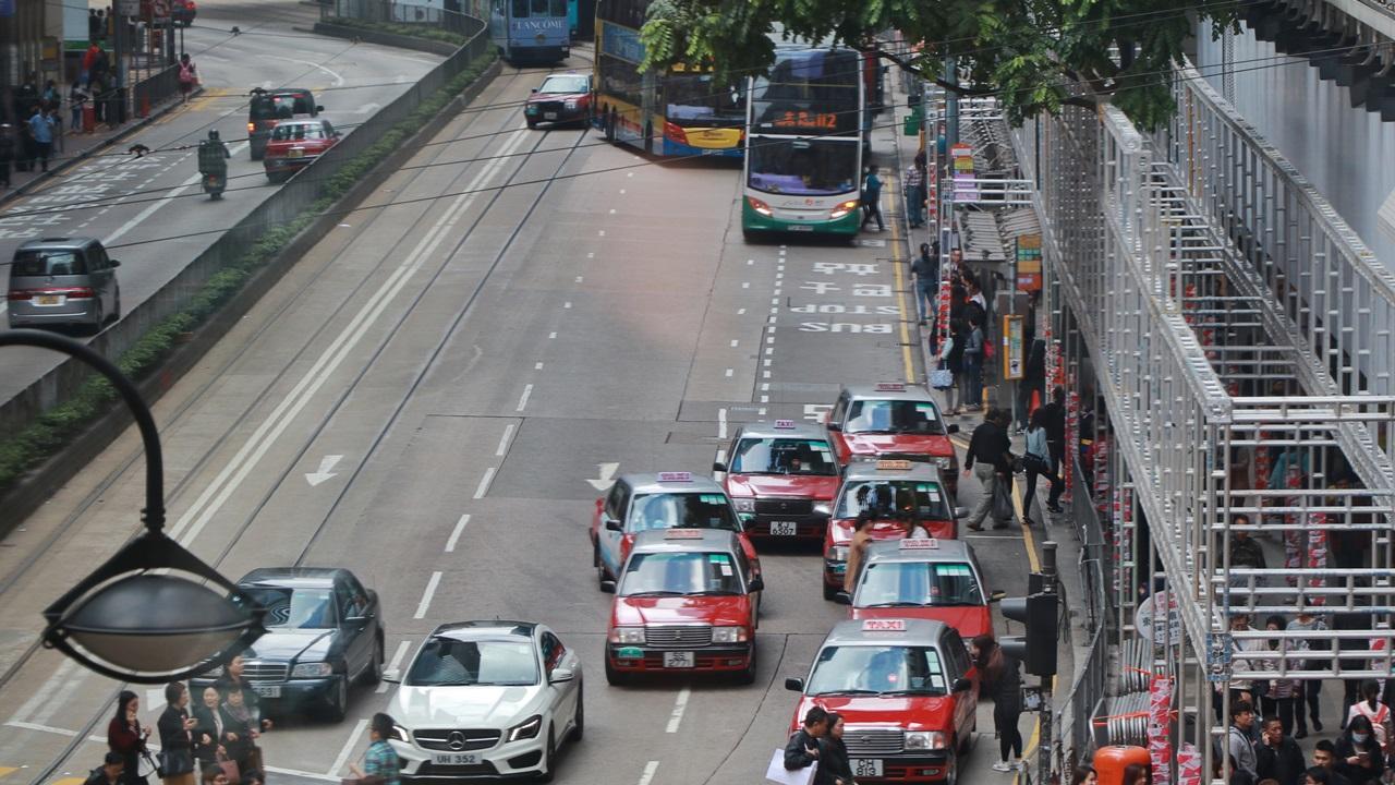 伍婉婷認曾提應埋站上落客 李國華稱交通擠塞因的士停巴士站