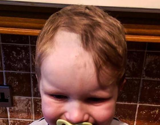 睇少3分鐘都唔得 3歲仔竟走去剃自己頭