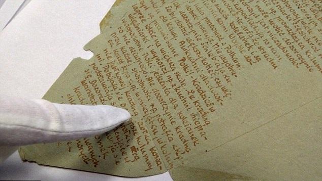 納粹暴行添血證 尿寫隱形句藏家書