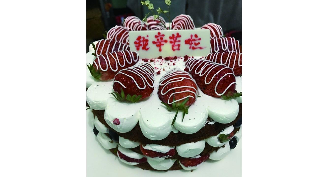 給自己的生日蛋糕：「我辛苦啦！」