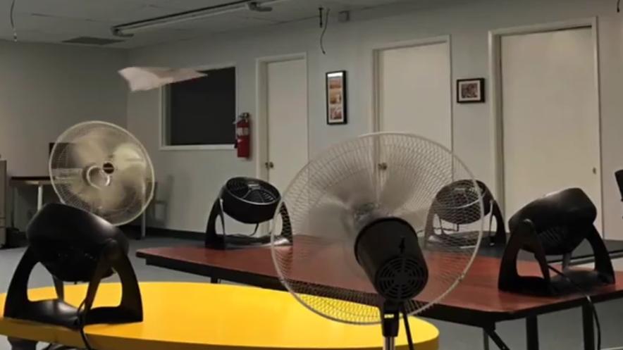 永不降落的紙飛機 (有片)