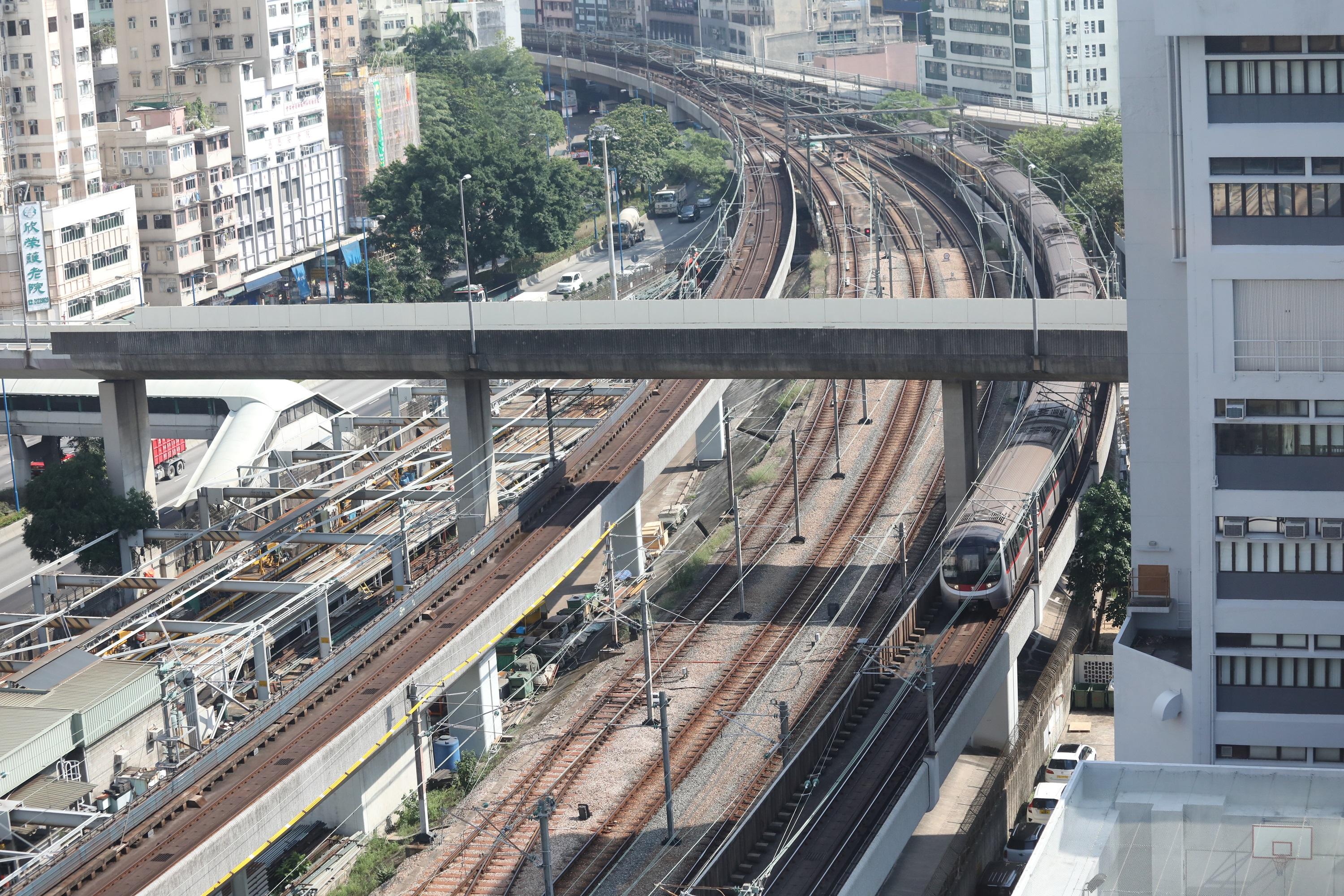 黃埔站月台未關好門  市民誤以為爆炸報警