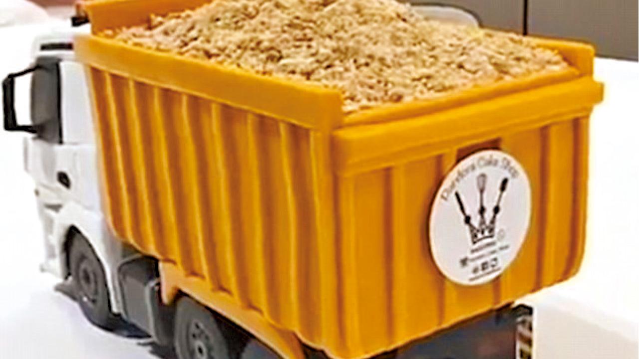 泥頭車蛋糕 為港爭光