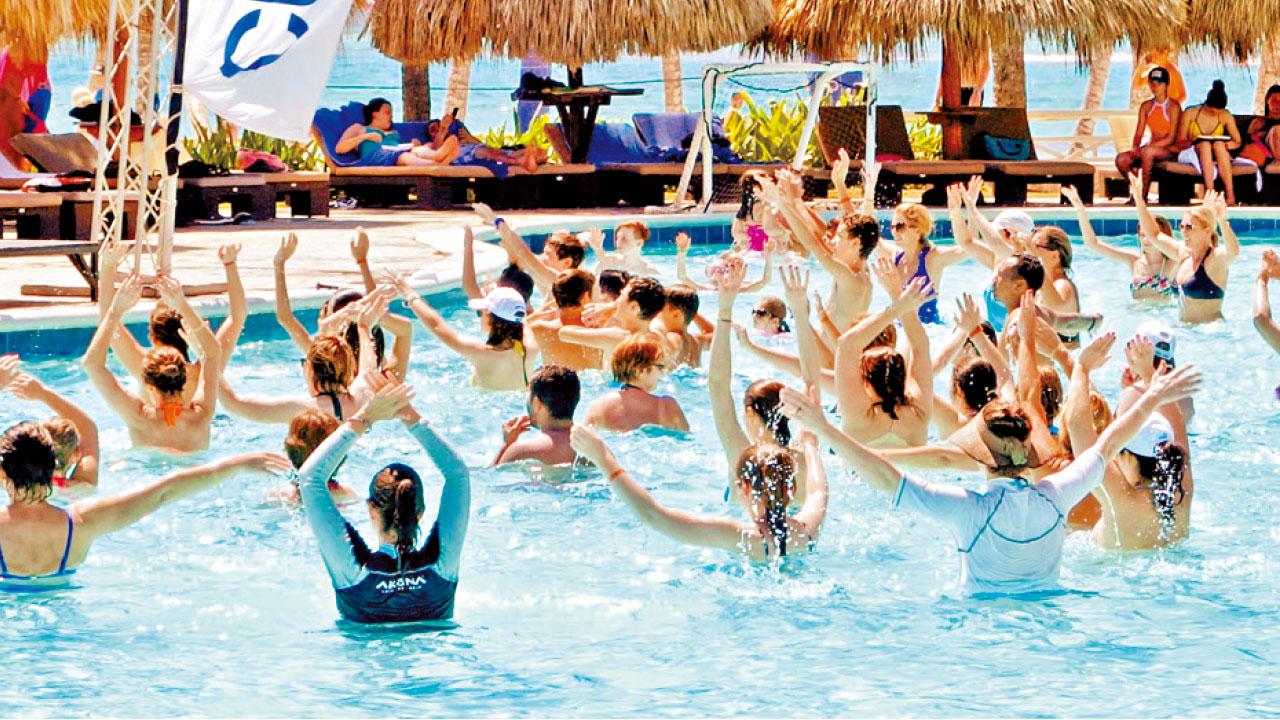 加國泳池水混75公升尿