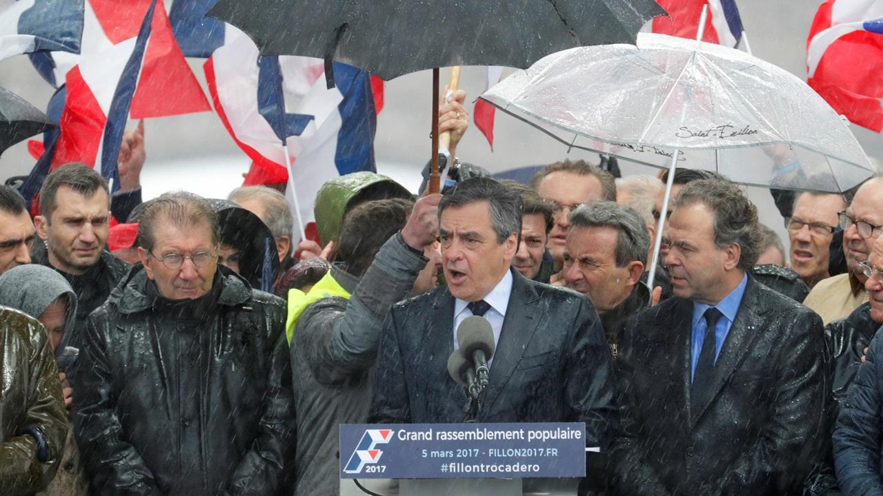 法國總統候選人菲永重申不退選