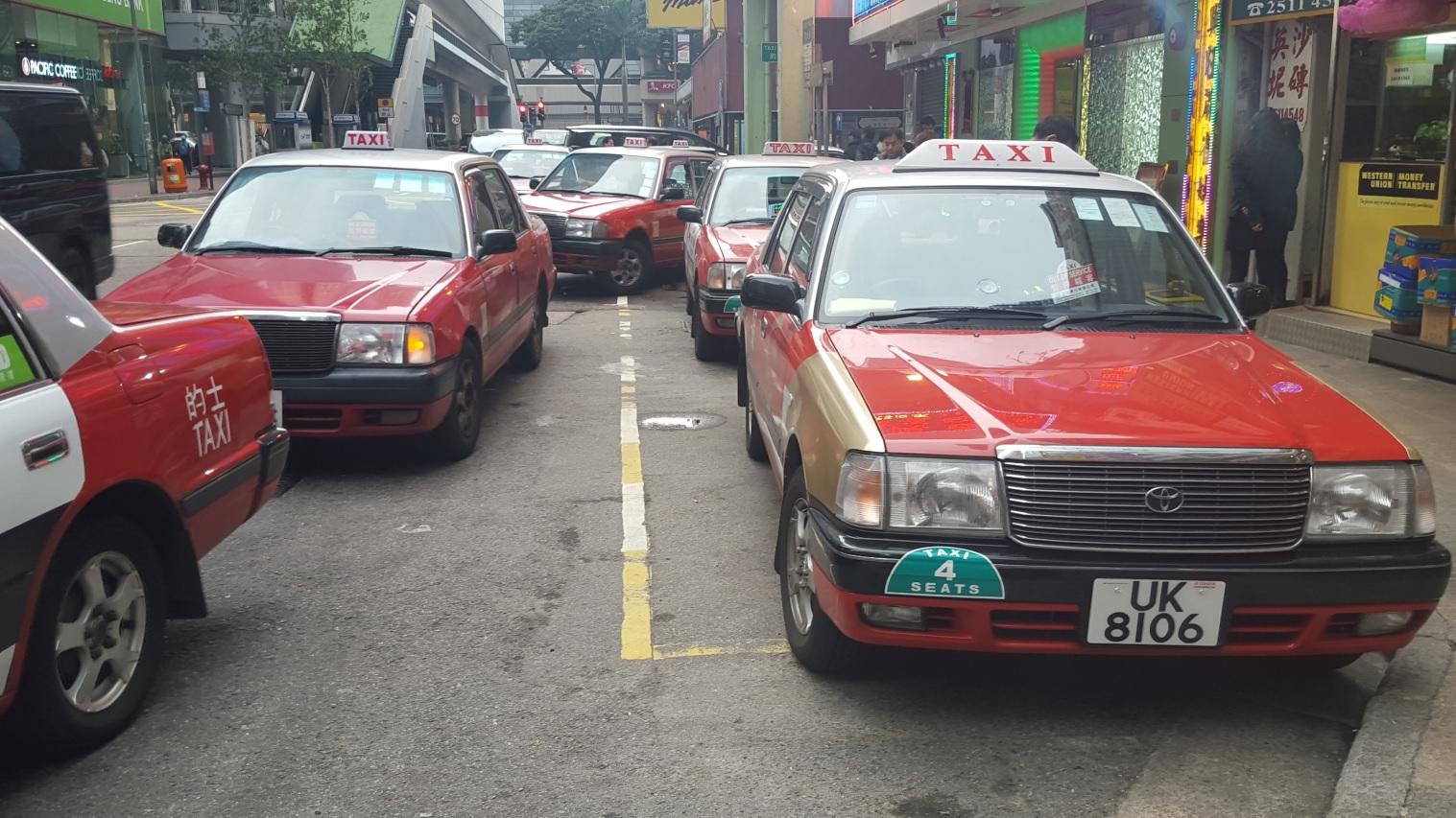 政府擬推600部「專營的士」 起錶價為32元至36元