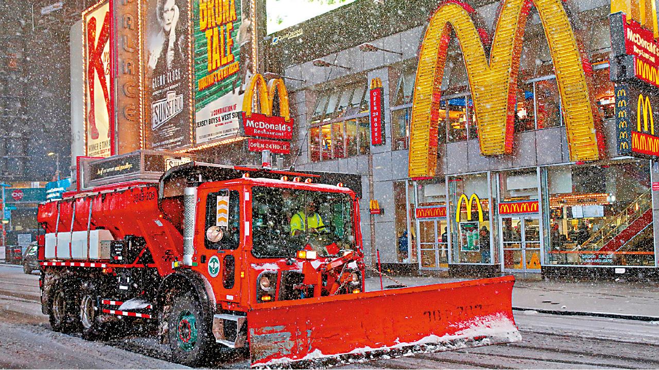影響5000萬人 紐約積雪料厚60厘米  20年最強暴風雪襲美東