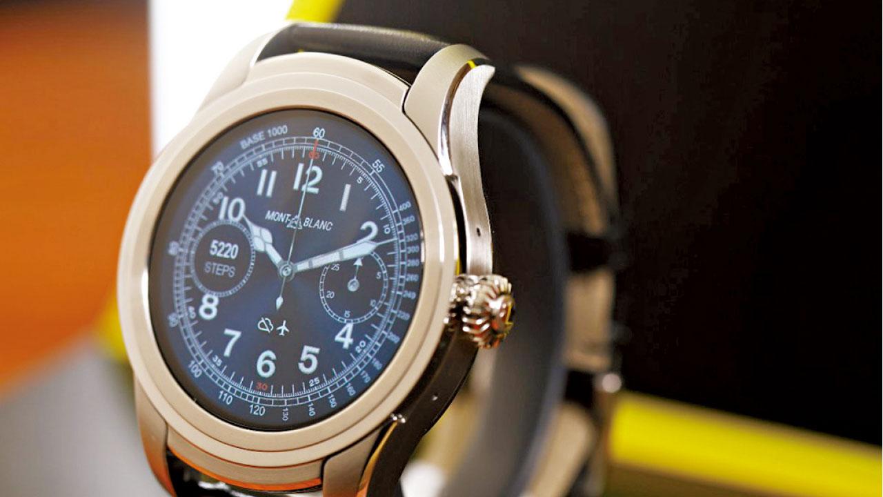 復古系智能腕錶Montblanc Summit