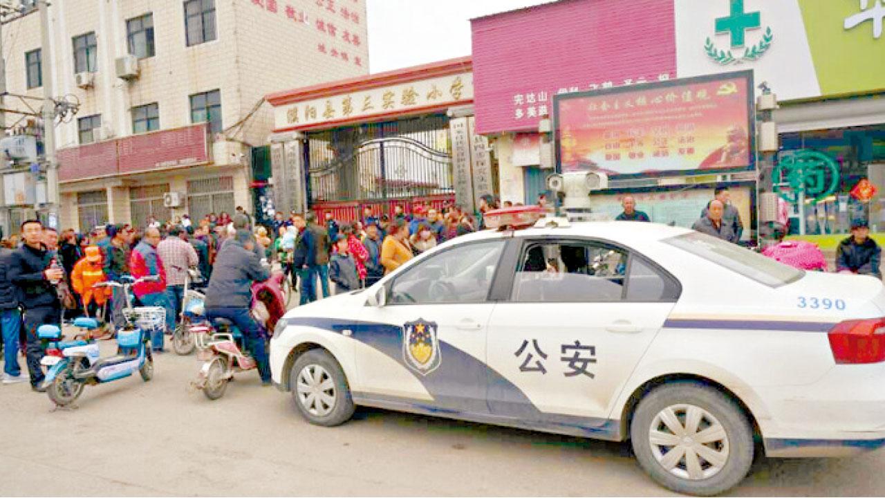 落樓梯湧去廁所肇禍 河南小學人踩人2死20傷