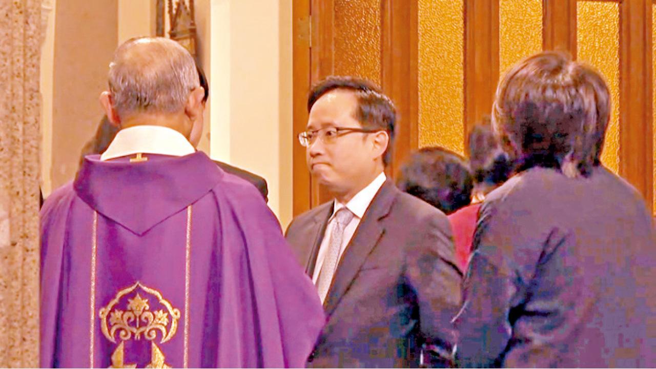 林鄭曾俊華為曾蔭權禱告