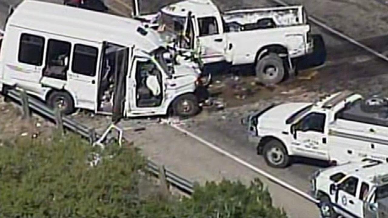 美國得州嚴重車禍 13人死2人傷