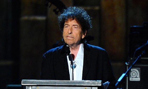 Bob Dylan終肯親領文學獎