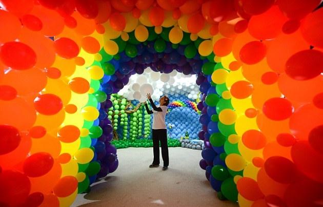 2萬個氣球搭建夢樂園 蘇格蘭夫婦花掉積蓄也願意