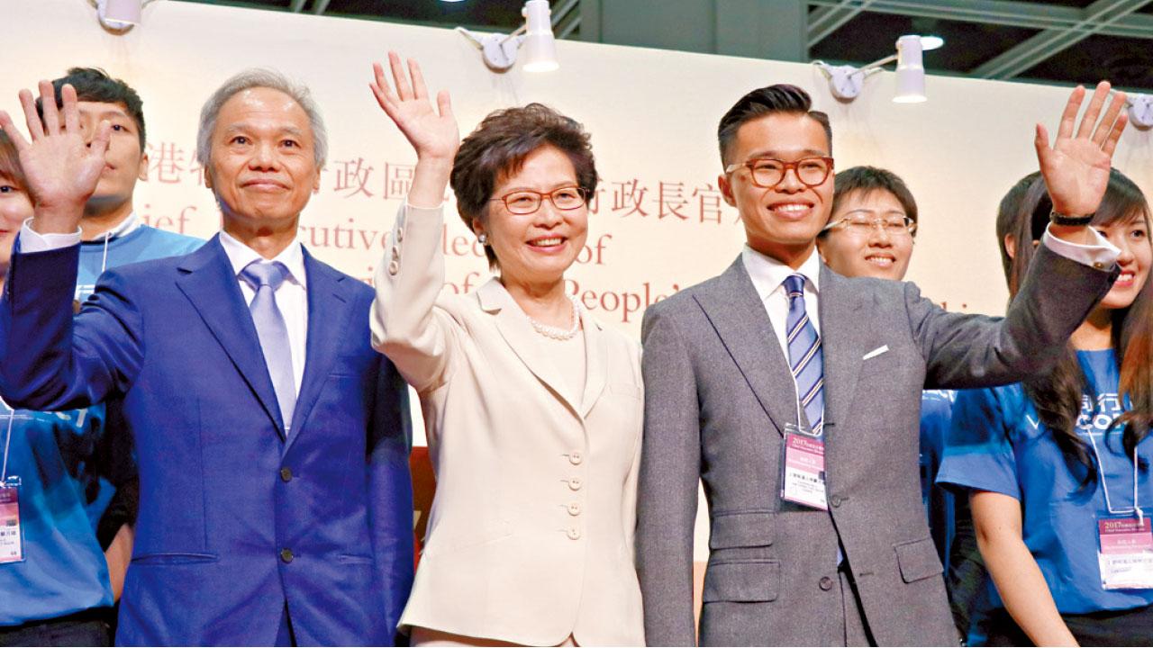 丈夫陪同上京接受任命 料林鄭獲習近平接見