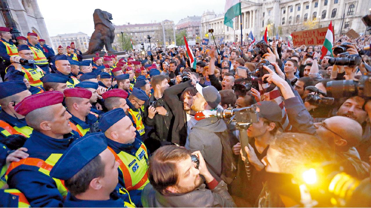 屢唱反調成政府眼中釘 匈擬關索羅斯大學 8萬人示威