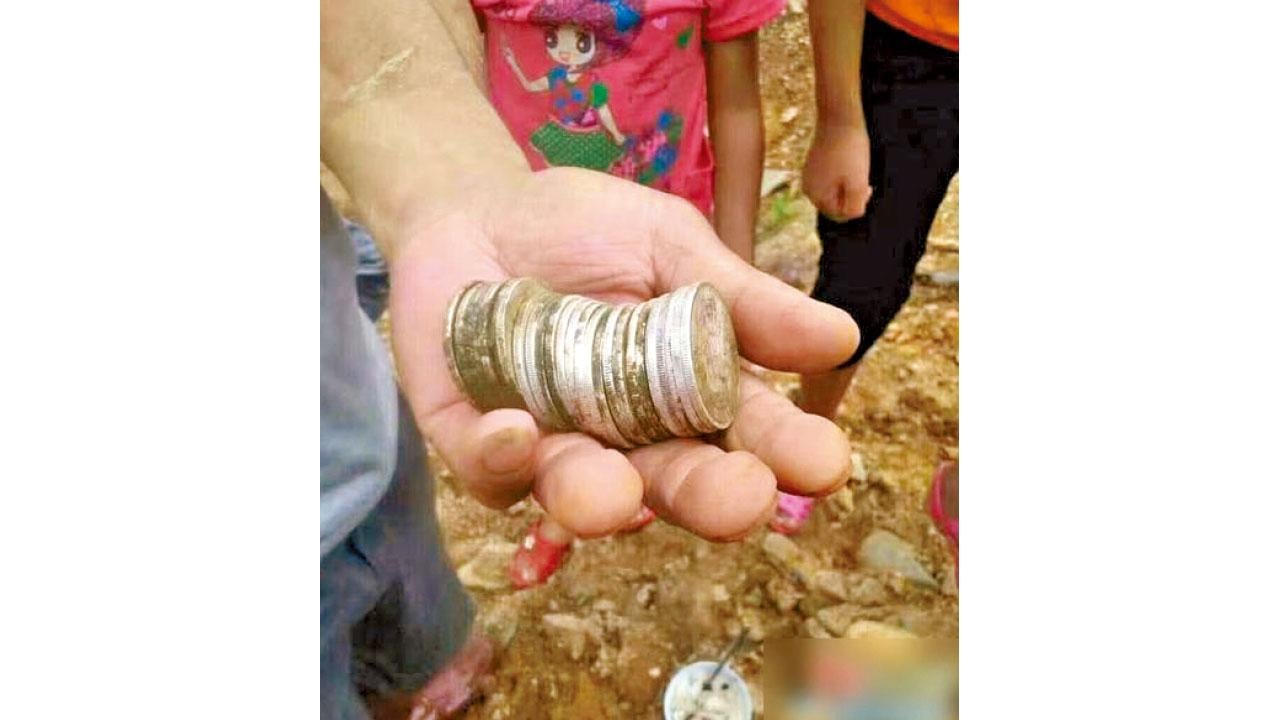 江西村民瘋挖袁世凱銀元