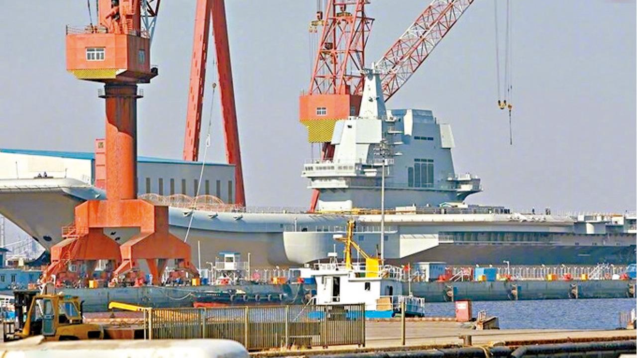 海軍建軍節注水彩排 內地首艘國產航母待下水