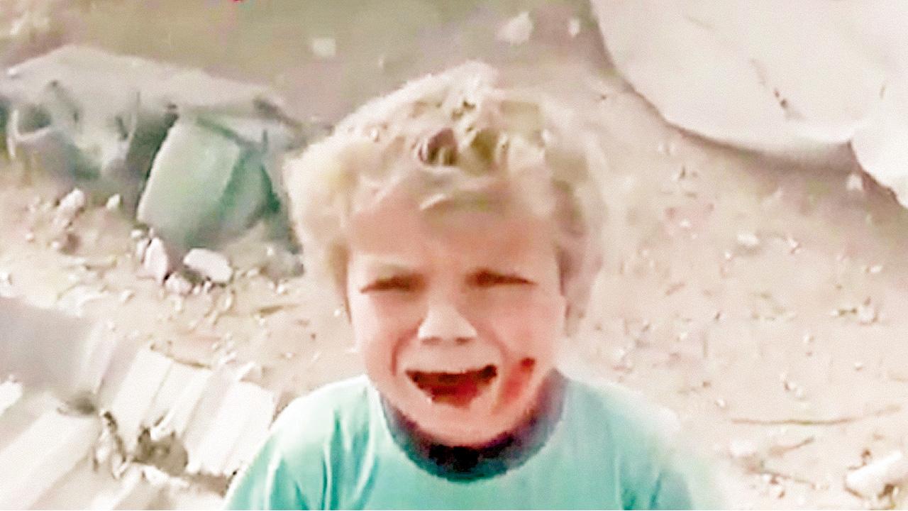 家園空襲被毀 無辜敘童淌血嚎哭喚母