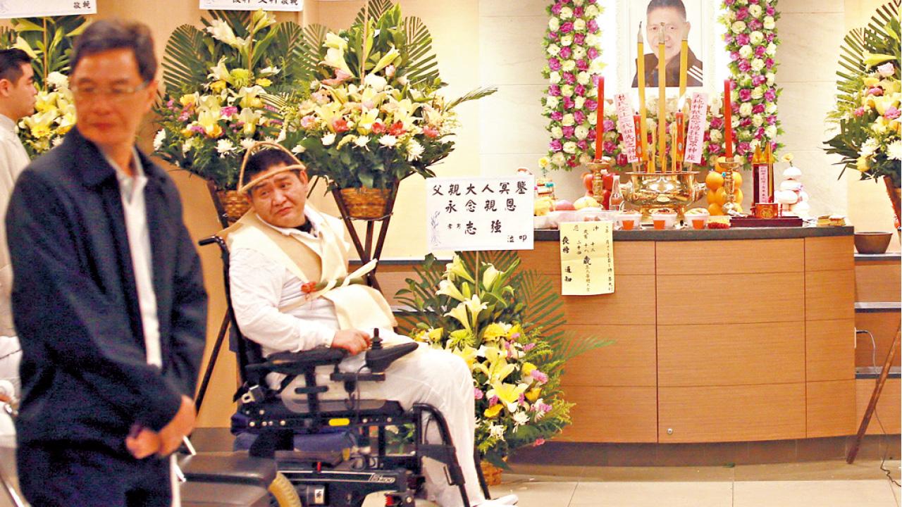 資深武打演員高飛設靈 明星足球隊義踢助其子