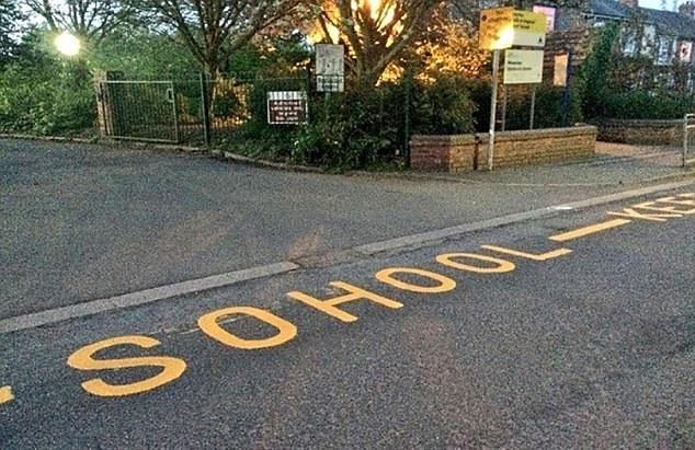 SCHOOL都串錯 英市政局羞家