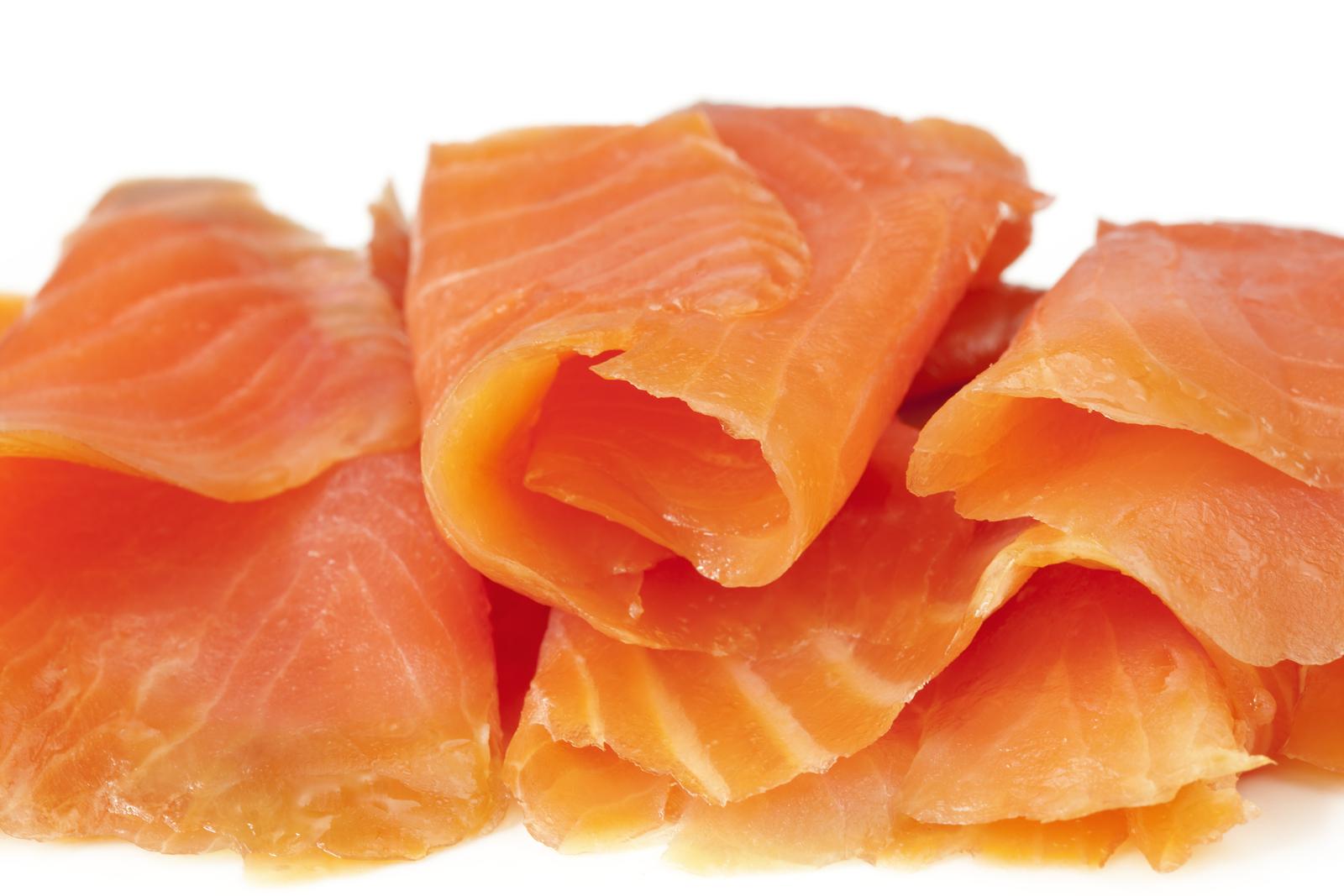 一批包裝煙三文魚受污染 食安中心籲勿食用