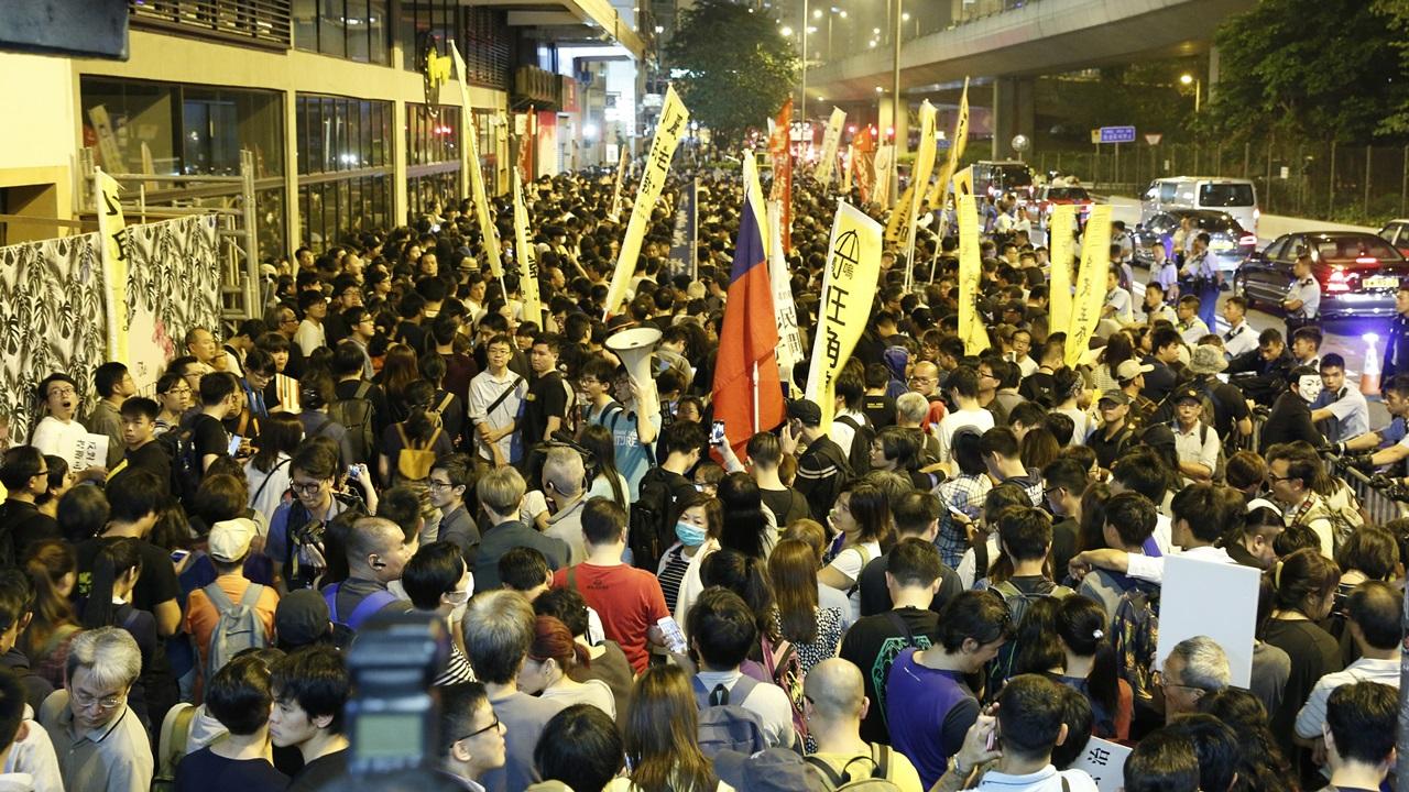 香港眾志社民連等9人今早被捕  涉去年反釋法遊行