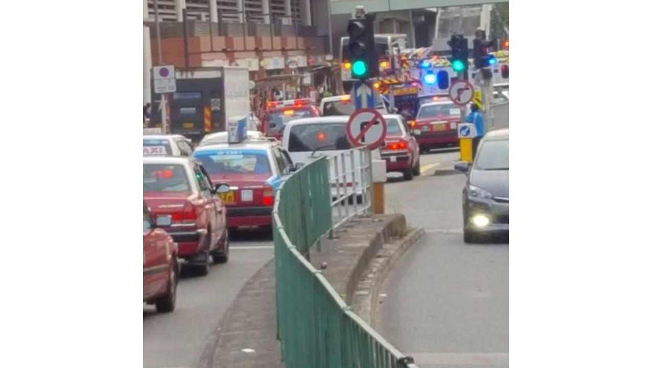 沙田沙角街九巴撞私家車最少14傷