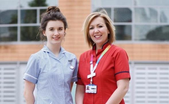 16年後竟共事 英女感動重遇當年好護士