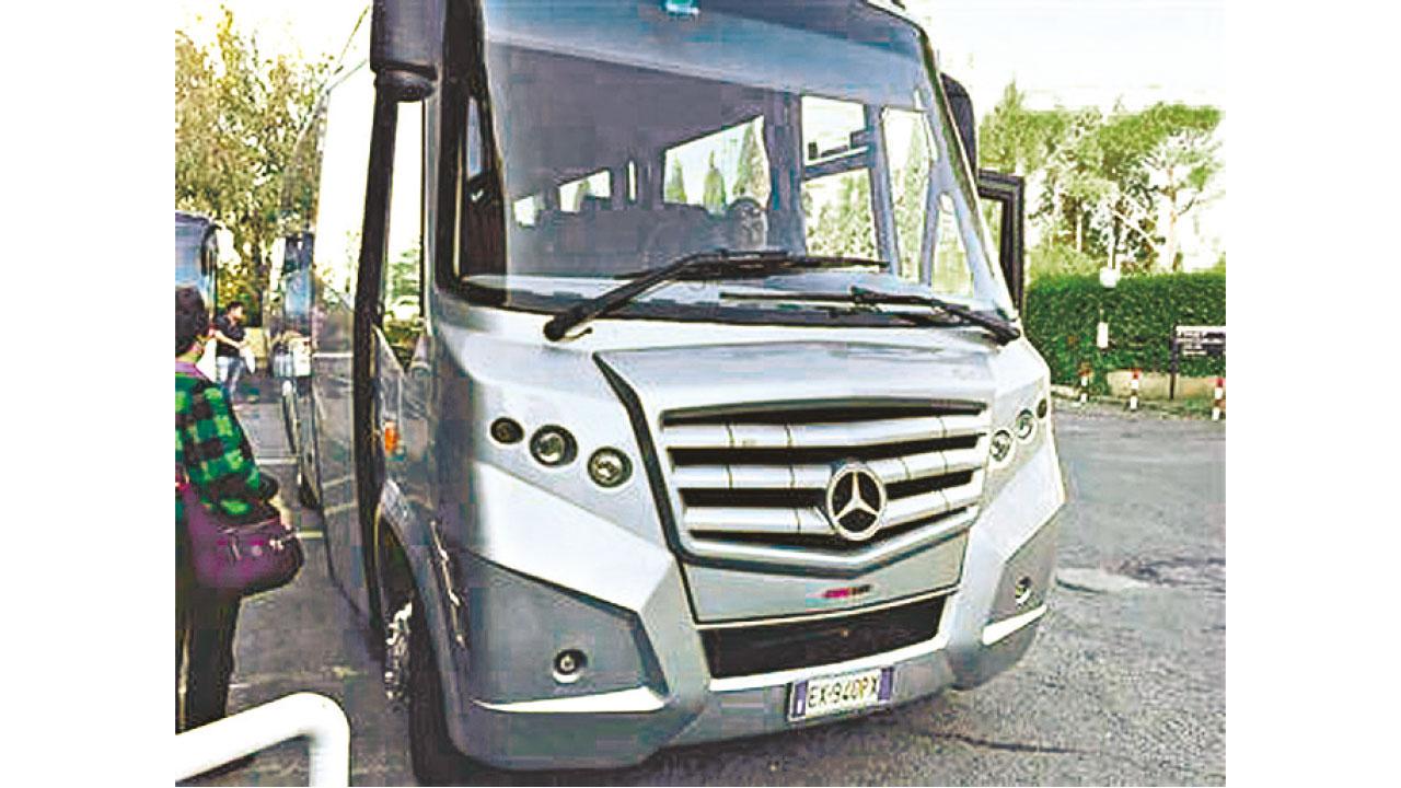 車門無撬痕 疑司機串通 滬團遊羅馬全車遭洗劫