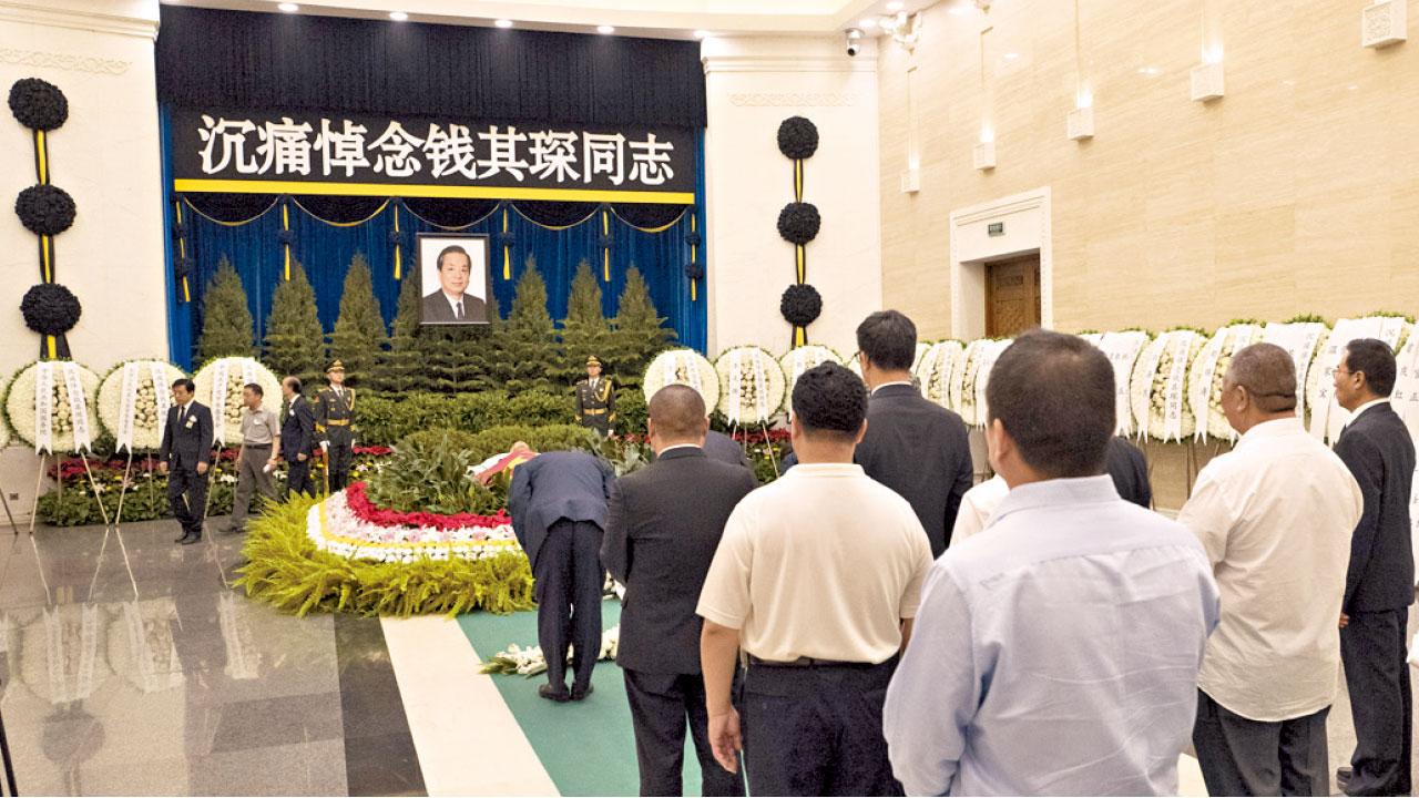 江澤民李鵬致送花圈 錢其琛八寶山舉殯
