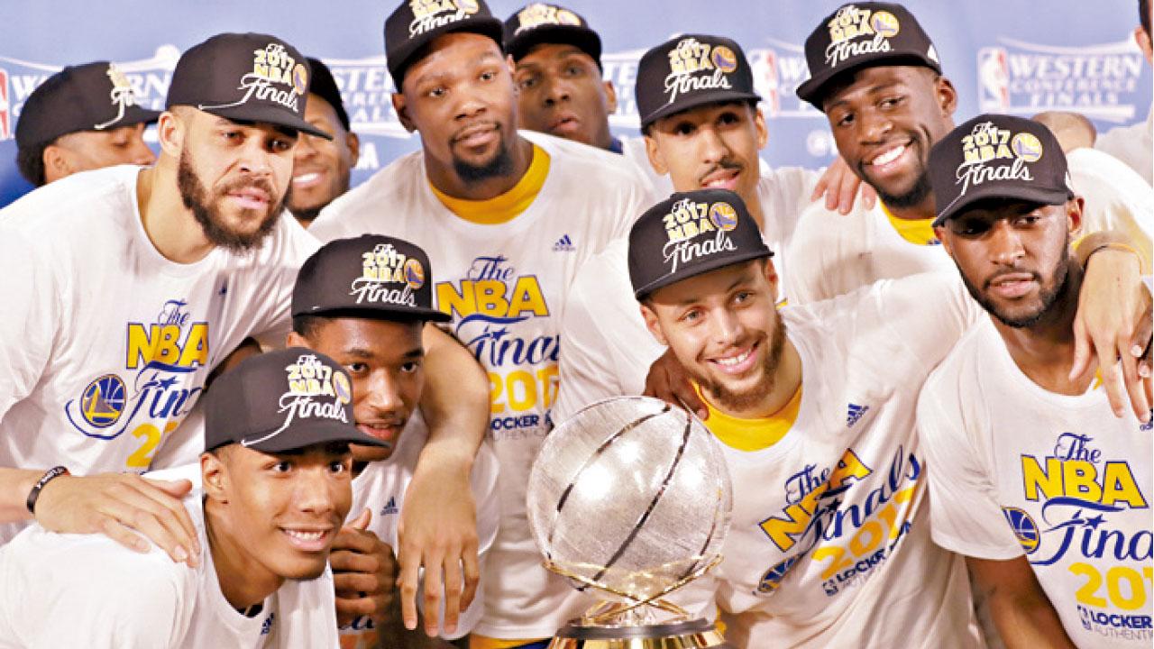 勇士橫掃馬刺 全勝稱霸西岸