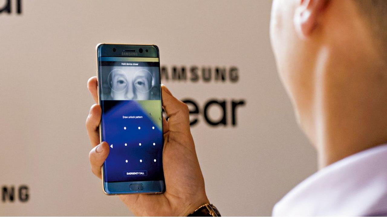 照片加隱形眼鏡 破解S8虹膜辨識