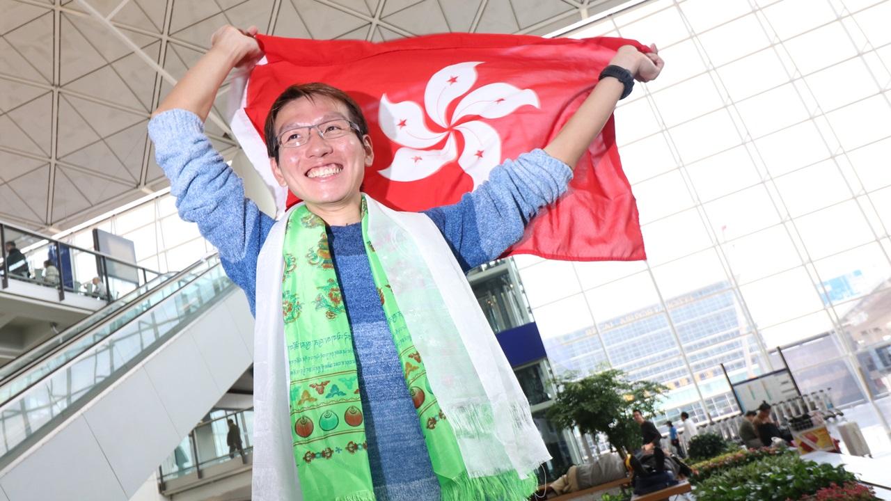 征服珠峰吳俊霆返港  形容為活命窮一生氣力