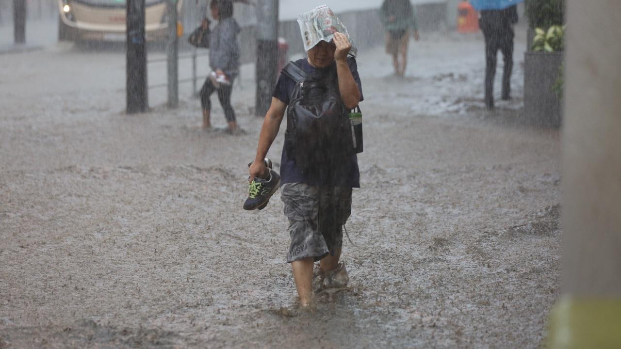 渠務署指渠口被垃圾阻塞造成水浸  會再檢視渠務設施