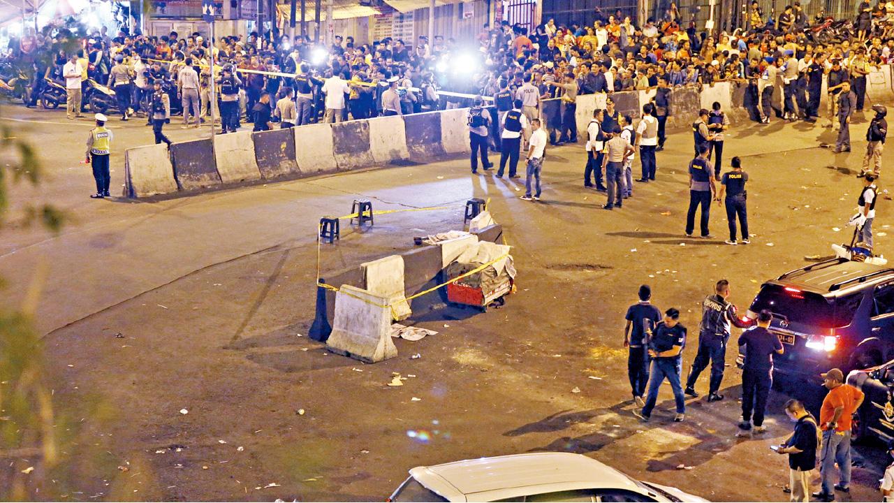 疑仿效英菲恐襲  殘肢血肉四散  IS連環炸雅加達5死12傷