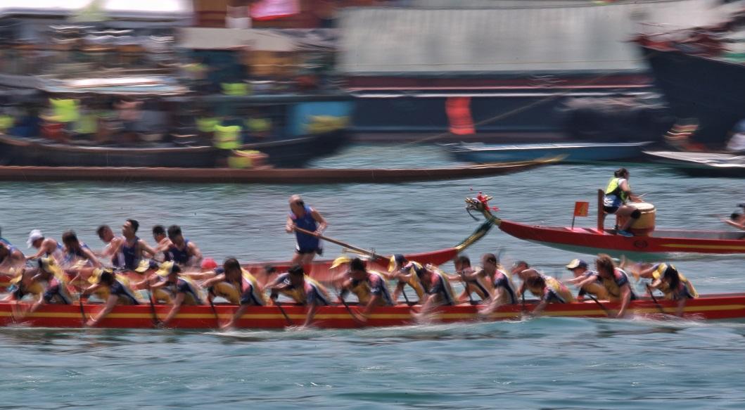 東區舉行龍舟賽