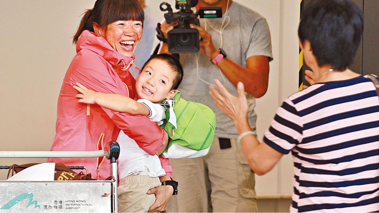 港首位登珠峰女士凱旋 曾燕紅冀青年懂克服困難